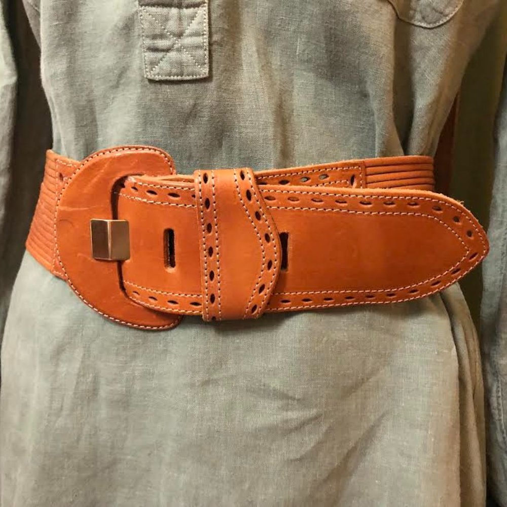 LINEAPELLE  amber brown leather belt size medium